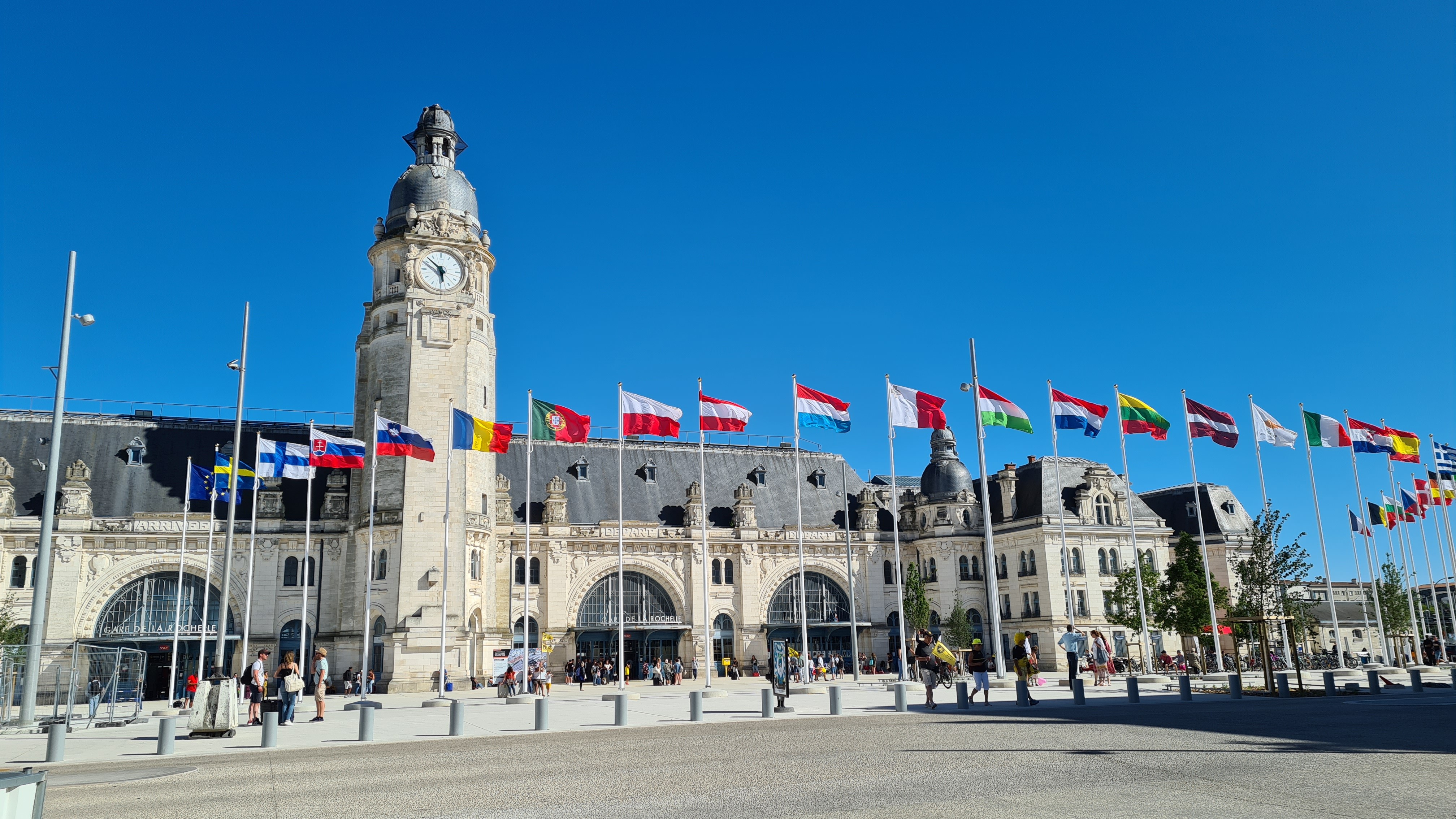 La gare de La Rochelle (16km de La Fompatoise)