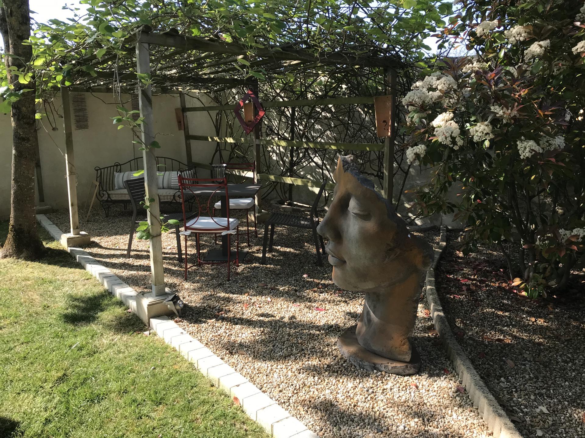 Un petit coin repos au fond du jardin