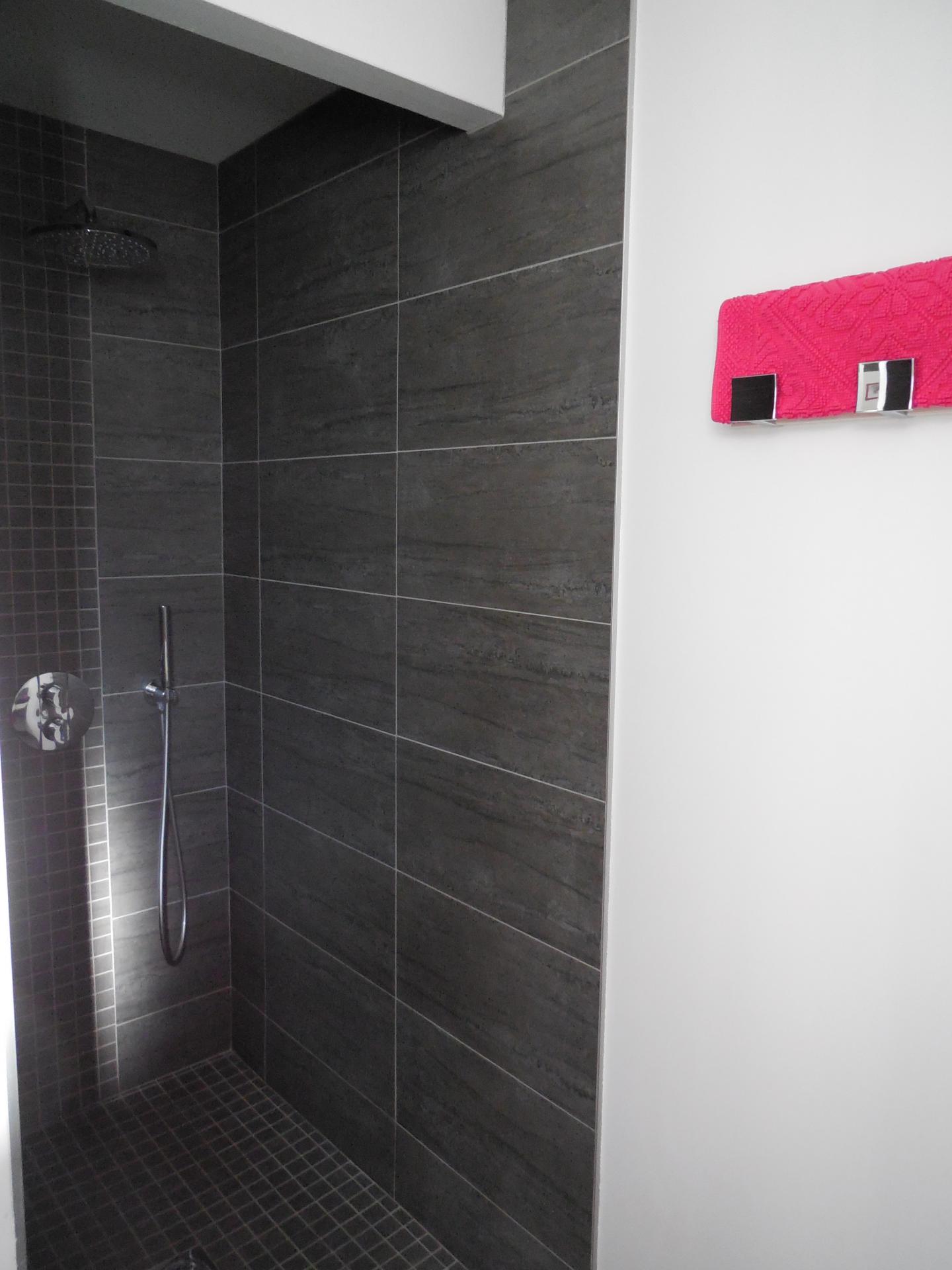 La douche de la chambre PERLE