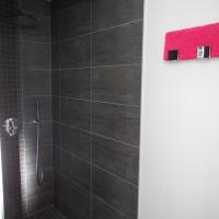 La douche de la chambre PERLE