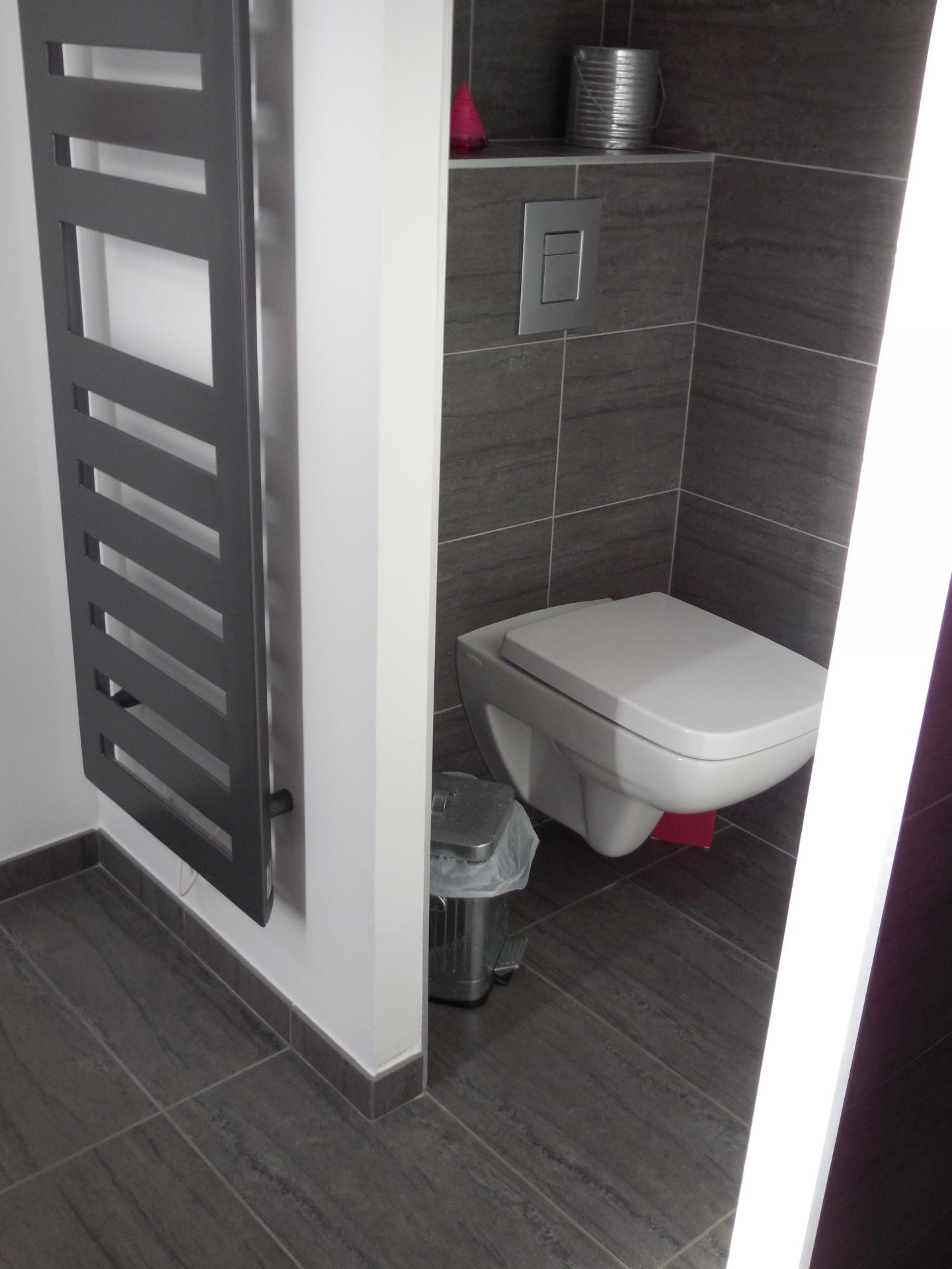 Les toilettes de la chambre PERLE