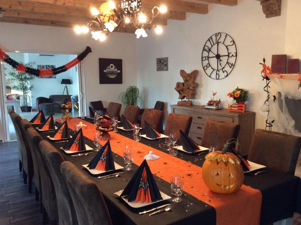 une table d'Halloween