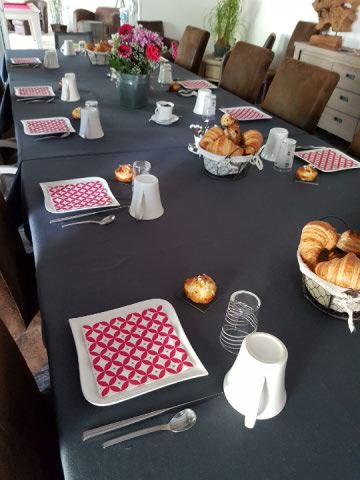 petit déjeuner dans la salle à manger